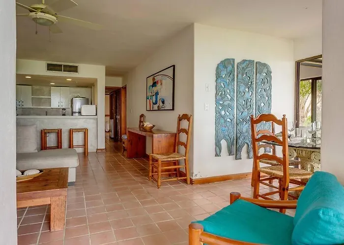 Front 3 Bedroom Cozy 8 Guests
